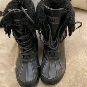 Girl Ugg Adirondacks size 4